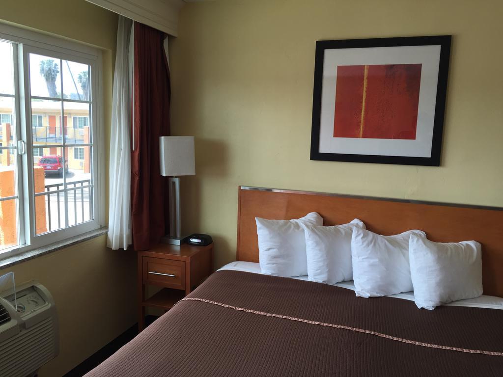 Howard Johnson By Wyndham San Diego Sea World Exterior foto